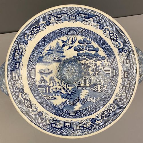 STAFFORDSHIRE BLUE AND WHITE CHEESE DOME IN WILLOW PATTERN 18351845 - ADDITIONAL PHOTO 3
