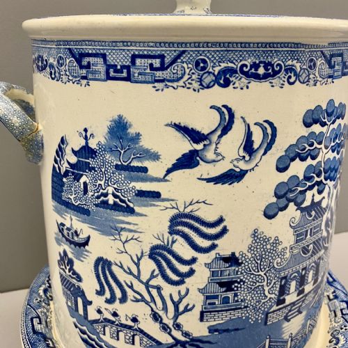 STAFFORDSHIRE BLUE AND WHITE CHEESE DOME IN WILLOW PATTERN 18351845 - ADDITIONAL PHOTO 5