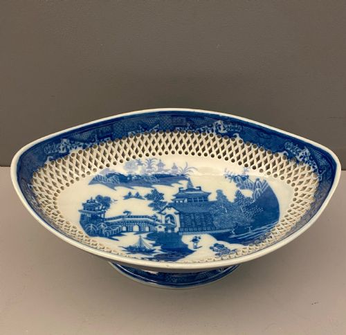 BLUE AND WHITE PEARLWARE COMPORT 17901800 - ADDITIONAL PHOTO 1