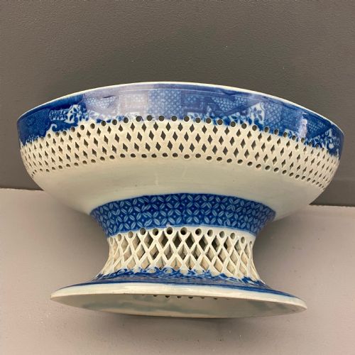 BLUE AND WHITE PEARLWARE COMPORT 17901800 - ADDITIONAL PHOTO 2