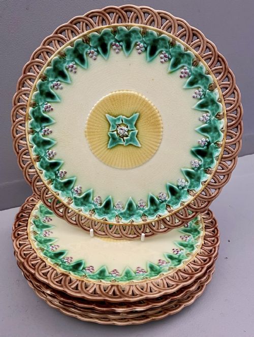 WEDGWOOD MAJOLICA DESSERT SERVICE 1870 - ADDITIONAL PHOTO 2