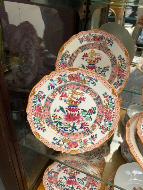 A CHANTILLY PORCELAIN FAMILLE ROSE DINNER SERVICE CIRCA 19101920 - ADDITIONAL PHOTO 2
