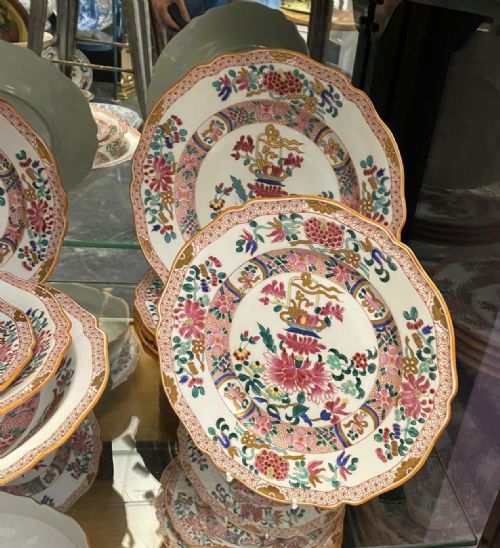 A CHANTILLY PORCELAIN FAMILLE ROSE DINNER SERVICE CIRCA 19101920 - ADDITIONAL PHOTO 3