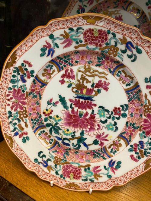 A CHANTILLY PORCELAIN FAMILLE ROSE DINNER SERVICE CIRCA 19101920 - ADDITIONAL PHOTO 4