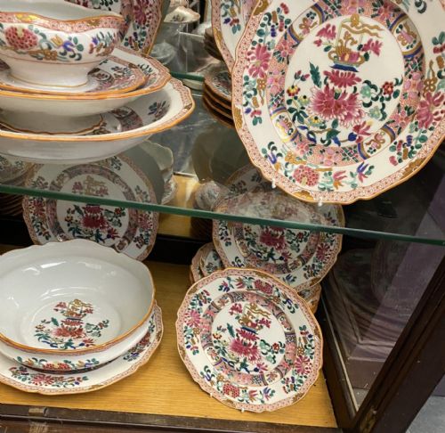 A CHANTILLY PORCELAIN FAMILLE ROSE DINNER SERVICE CIRCA 19101920 - ADDITIONAL PHOTO 5