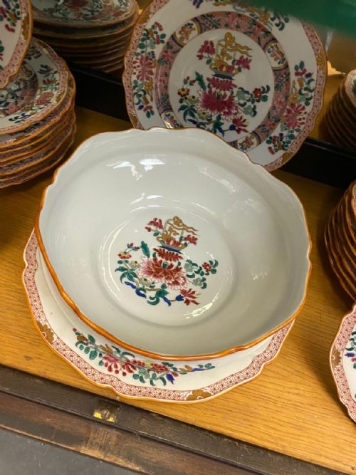 A CHANTILLY PORCELAIN FAMILLE ROSE DINNER SERVICE CIRCA 19101920 - ADDITIONAL PHOTO 7