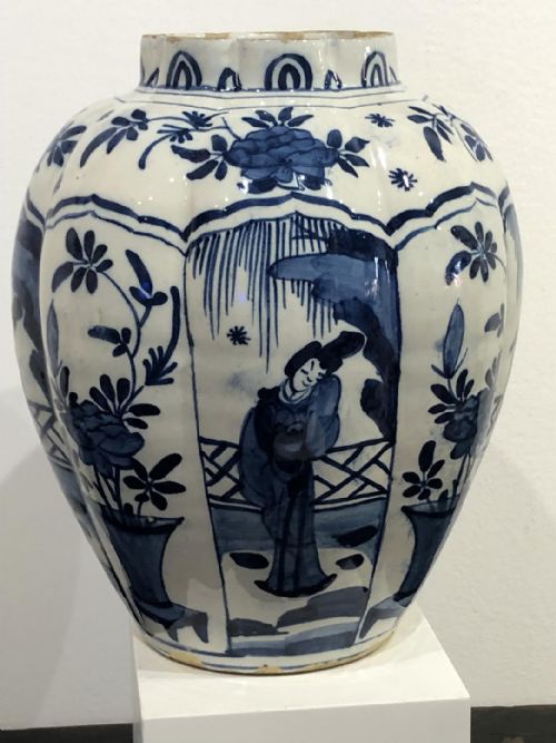 A RATHER BEAUTIFUL LONG ELIZA DELFT VASE CIRCA 174060 - ADDITIONAL PHOTO 1