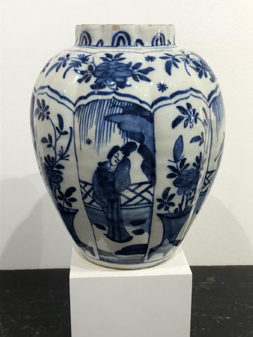 A RATHER BEAUTIFUL LONG ELIZA DELFT VASE CIRCA 174060 - ADDITIONAL PHOTO 3