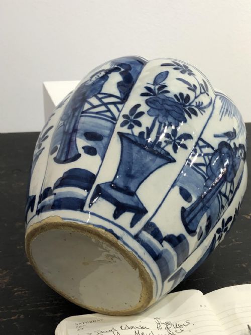 A RATHER BEAUTIFUL LONG ELIZA DELFT VASE CIRCA 174060 - ADDITIONAL PHOTO 4