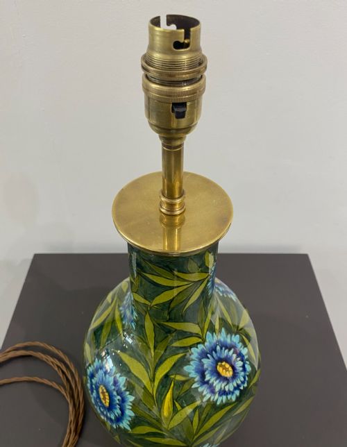 A PAIR OF DOULTON VASES CONVERTED INTO LAMP BASES - ADDITIONAL PHOTO 2