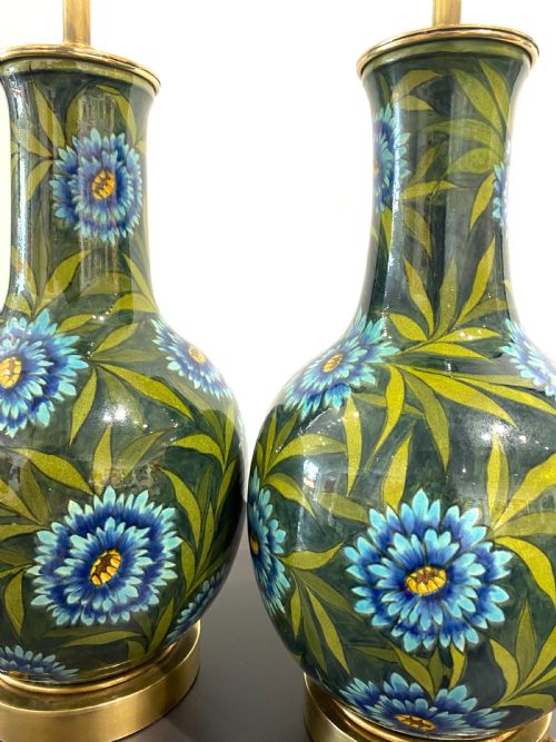 A PAIR OF DOULTON VASES CONVERTED INTO LAMP BASES - ADDITIONAL PHOTO 4