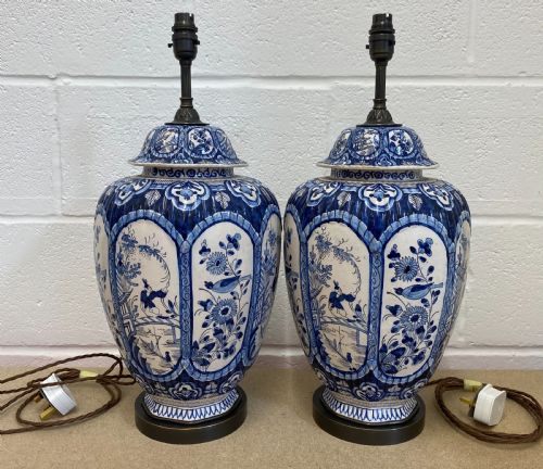 a pair of delft vases with chinoiserie - CATEGORY: ANTIQUE LIGHTING - DATED 1850
