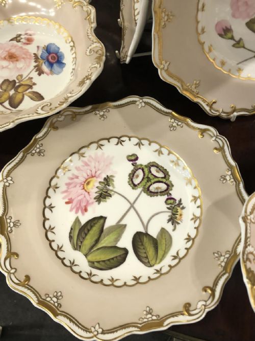 AN EXCEPTIONAL SPODE FELSPAR PORCELAIN DESSERT SERVICE CIRCA 1825 - ADDITIONAL PHOTO 4