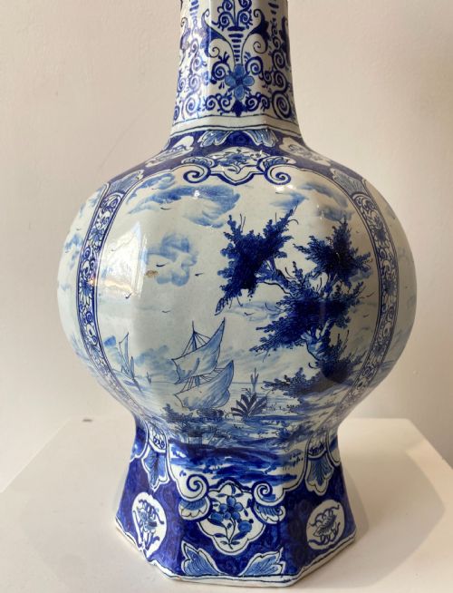 A PAIR OF ONION SHAPED DELFT VASES - ADDITIONAL PHOTO 7