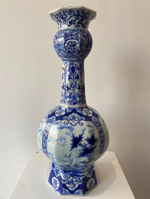 A PAIR OF ONION SHAPED DELFT VASES - ADDITIONAL PHOTO 8