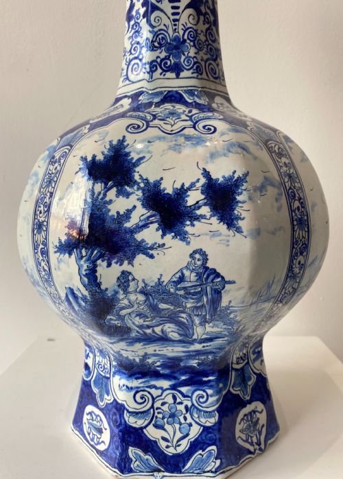 A PAIR OF ONION SHAPED DELFT VASES - ADDITIONAL PHOTO 9