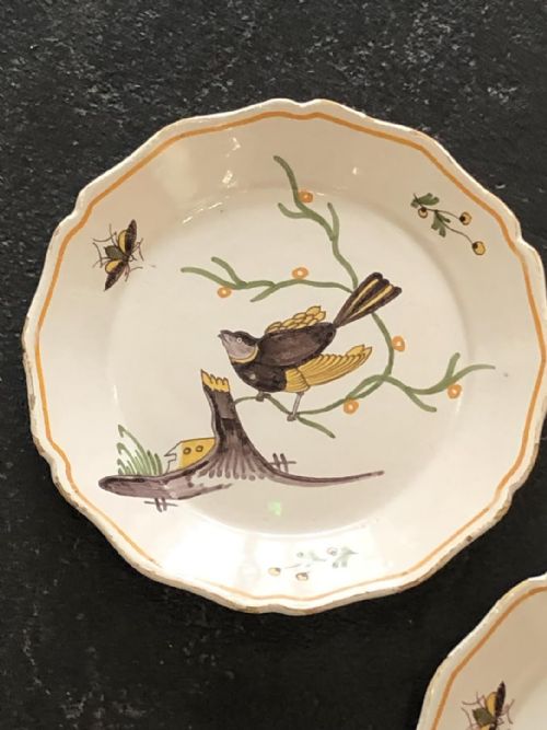 SET OF 5 FRENCH FAIENCE BIRD PLATES 18TH CENTURY - ADDITIONAL PHOTO 1