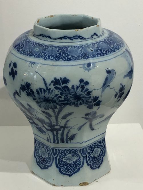 LARGE EARLY DELFT VASE 1740 - ADDITIONAL PHOTO 1
