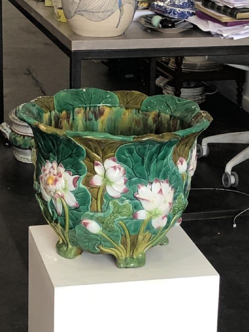 LARGE MINTON MAJOLICA JARDINIERE 1860 - ADDITIONAL PHOTO 3