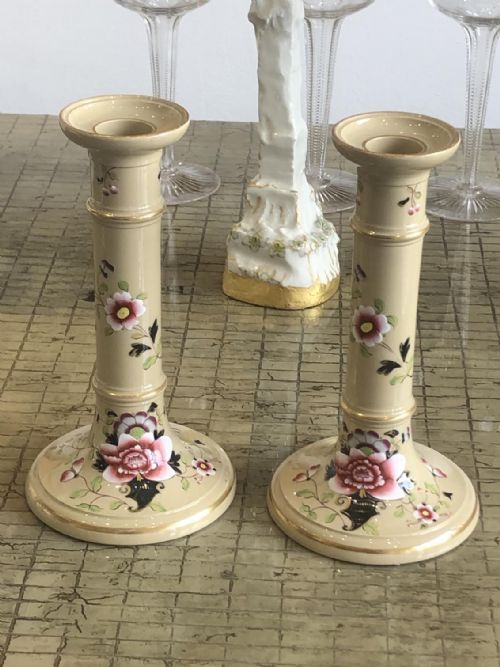 A PAIR OF DRAB WARE CANDLESTICKS CIRCA 1845 - ADDITIONAL PHOTO 1