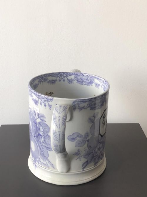 A RARE AND EXTREMELY LARGE MULBERRY OR LILAC FROG AND NEWT LOVING CUP - ADDITIONAL PHOTO 2