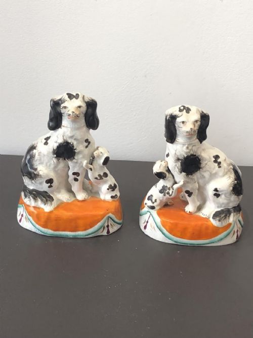 UNUSUAL PR OF STAFFORDSHIRE DOGS WITH PUPPIES ORANGE CUSHIONS 185060 - ADDITIONAL PHOTO 2