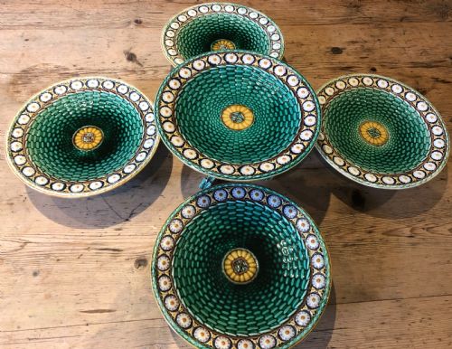 WEDGWOOD MAJOLICA DESSERT SERVICE 186070 - ADDITIONAL PHOTO 1
