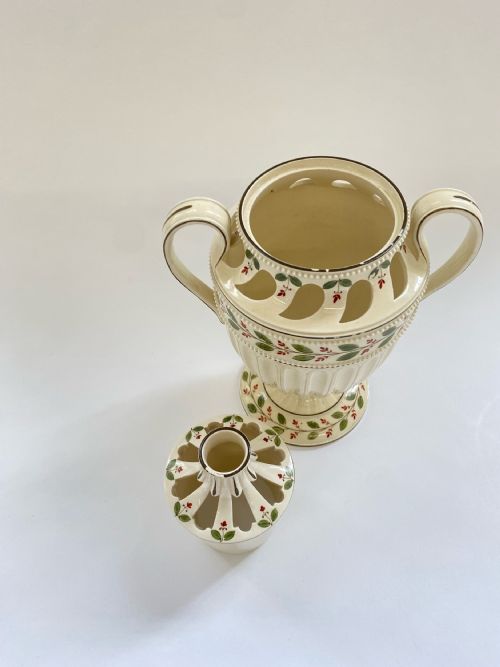 AN EXTREMELY RARE WEDGWOOD CREAMWARE FLOWER HOLDER CIRCA 17901820 - ADDITIONAL PHOTO 5