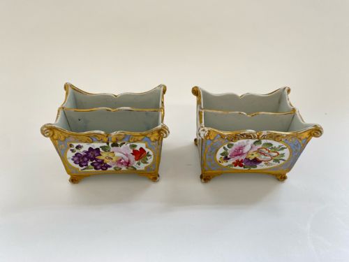 A RARE PAIR OF UNUSUALLY COLOURED AND HANDPAINTED OF MASON IRONSTONE LETTER RACKS 18131820 - ADDITIONAL PHOTO 3