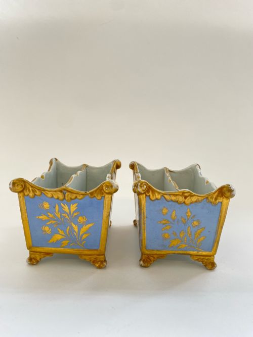 A RARE PAIR OF UNUSUALLY COLOURED AND HANDPAINTED OF MASON IRONSTONE LETTER RACKS 18131820 - ADDITIONAL PHOTO 5