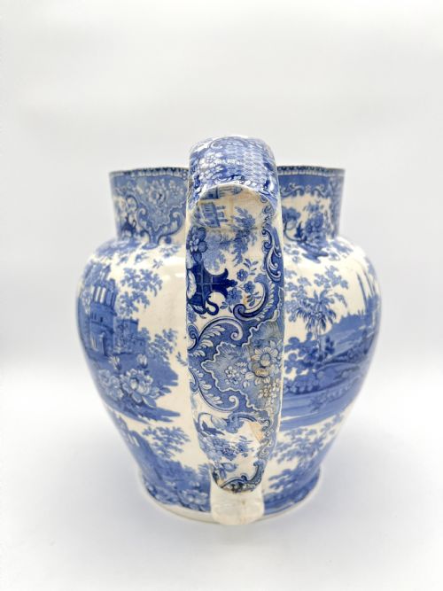 AN ENORMOUS BLUE WHITE TRANSFER JUG CIRCA 1820 - ADDITIONAL PHOTO 1