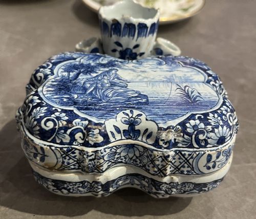 A BEAUTIFUL DELFT INKWELL WITH WATTEAU SCENE CIRCA 182030 - ADDITIONAL PHOTO 3