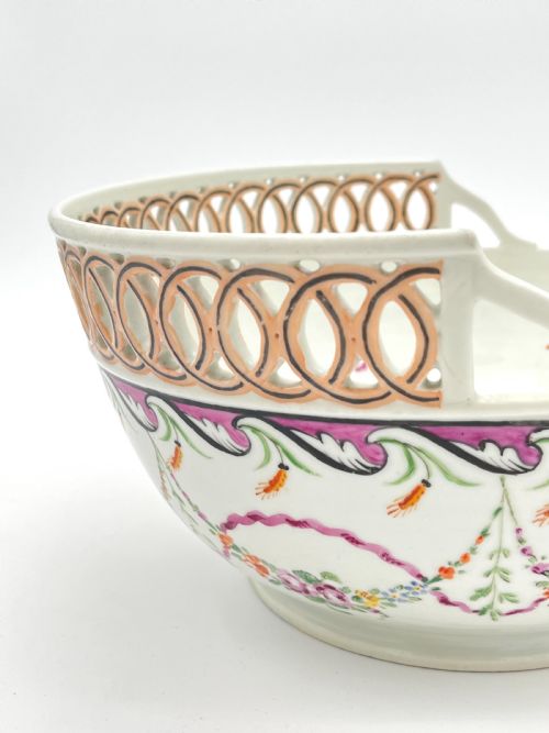 18TH CENTURY CONTINENTAL PORCELAIN PUNCH BOWL WITH A HALFPIERCED GALLERY - ADDITIONAL PHOTO 1