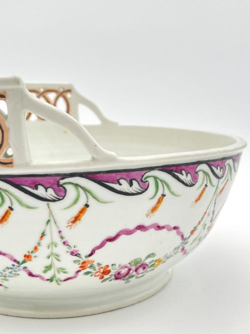 18TH CENTURY CONTINENTAL PORCELAIN PUNCH BOWL WITH A HALFPIERCED GALLERY - ADDITIONAL PHOTO 2