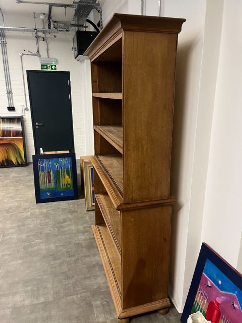 PAIR OF OAK BOOKCASES EARLY 20TH CENTURY - ADDITIONAL PHOTO 2