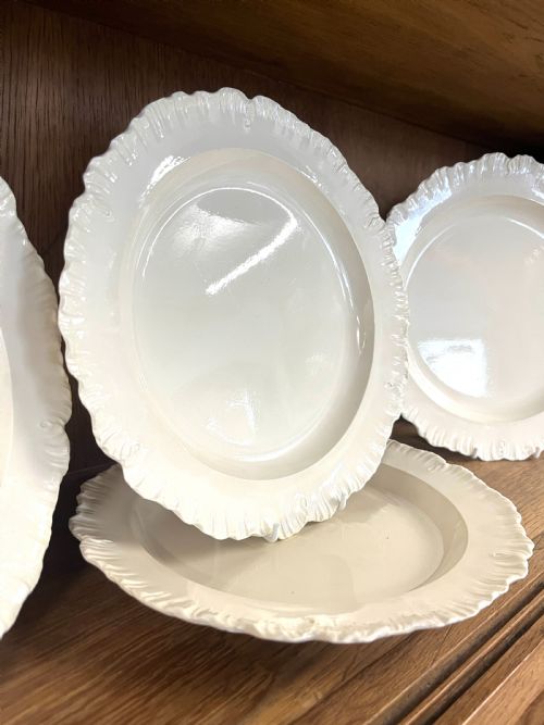 RARE SET OF 8 ENGLISH CREAMWARE FEATHER EDGED PLATES 18TH CENTURY - ADDITIONAL PHOTO 2