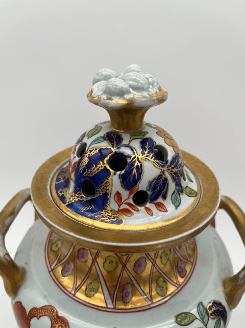 PR OF UNUSUAL MASONS IRONSTONE VASES WITH COVERS 18131820 - ADDITIONAL PHOTO 1