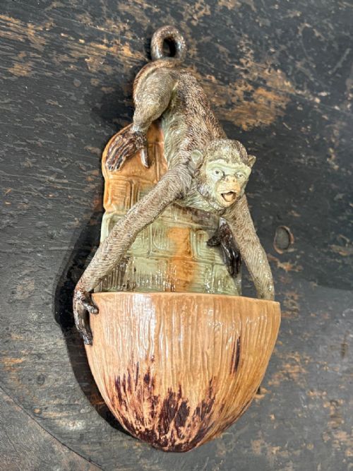 BIZARRE AND RARE ENGLISH PALISSY MONKEY WALLPOCKET 18701880 - ADDITIONAL PHOTO 6