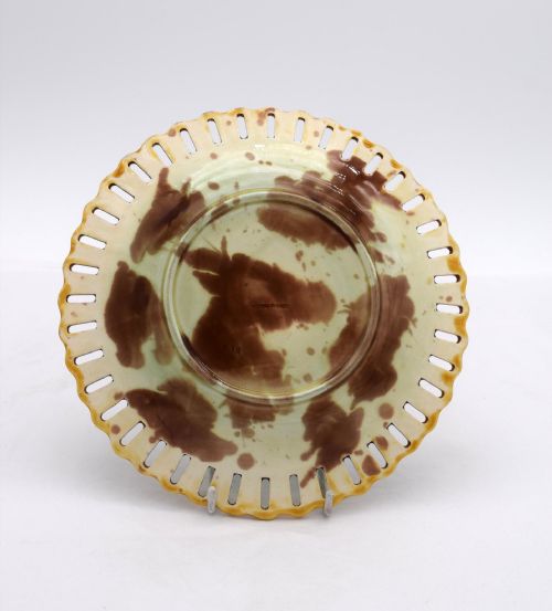 SIX COLOURED BASKET WEAVE WEDGWOOD MAJOLICA DESSERT PLATES CIRCA 1860 - ADDITIONAL PHOTO 1