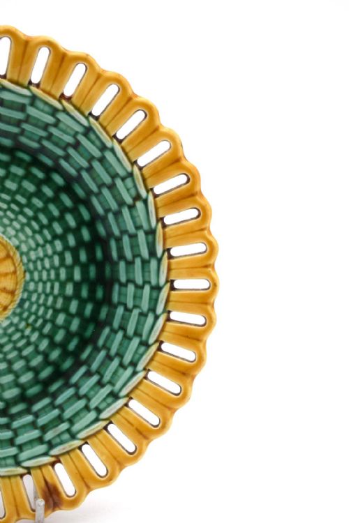 SIX COLOURED BASKET WEAVE WEDGWOOD MAJOLICA DESSERT PLATES CIRCA 1860 - ADDITIONAL PHOTO 2
