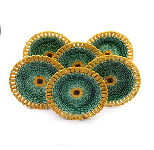 SIX COLOURED BASKET WEAVE WEDGWOOD MAJOLICA DESSERT PLATES CIRCA 1860 - ADDITIONAL PHOTO 4