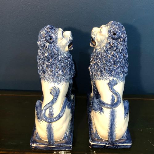 PAIR OF EXTREMELY RARE DELFT LIONS WITH SHIELDS CIRCA 184550 - ADDITIONAL PHOTO 6