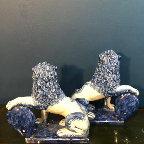 PAIR OF EXTREMELY RARE DELFT LIONS WITH SHIELDS CIRCA 184550 - ADDITIONAL PHOTO 8