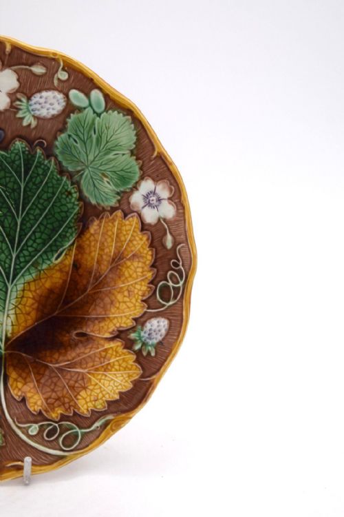 SIX STUNNING COLOURED MAJOLICA DESSERT PLATES FROM 1860 - ADDITIONAL PHOTO 4
