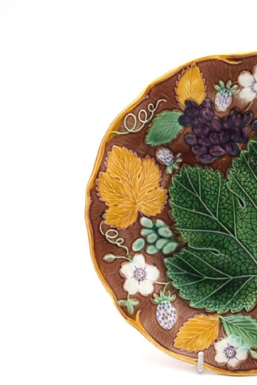 SIX STUNNING COLOURED MAJOLICA DESSERT PLATES FROM 1860 - ADDITIONAL PHOTO 5