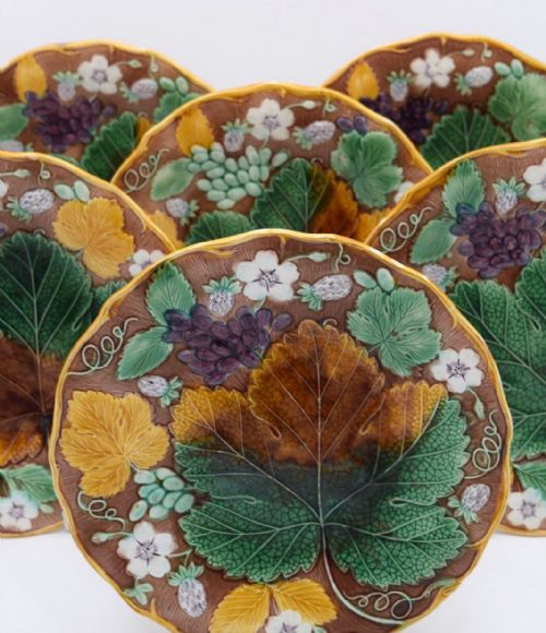 SIX STUNNING COLOURED MAJOLICA DESSERT PLATES FROM 1860 - ADDITIONAL PHOTO 8