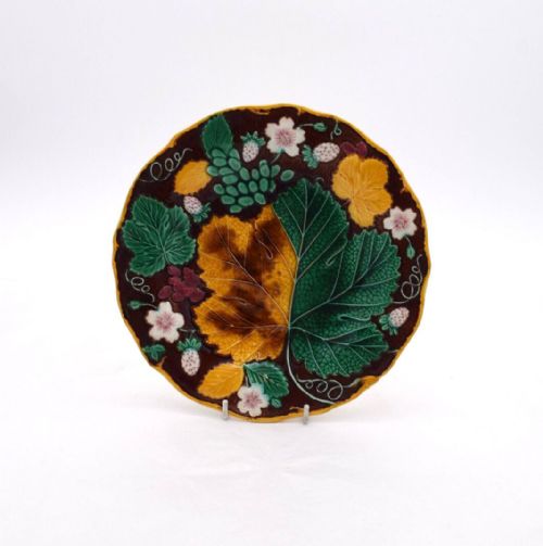 THREE STUNNING COLOURED MAJOLICA DESSERT PLATES FROM 1860 - ADDITIONAL PHOTO 1