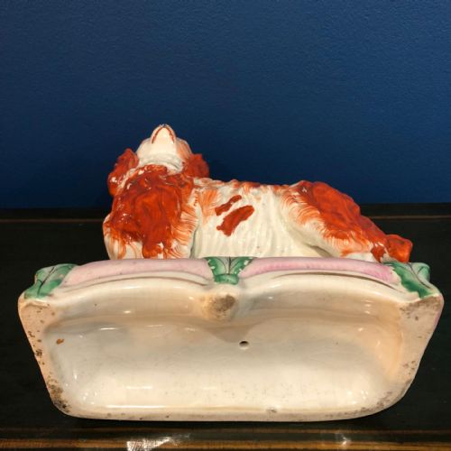 AN EXCEPTIONALLY RARE PAIR OF STANDING ROYAL STAFFORDSHIRE SPANIELS ON PINK CUSHIONS FROM 1845 - ADDITIONAL PHOTO 7