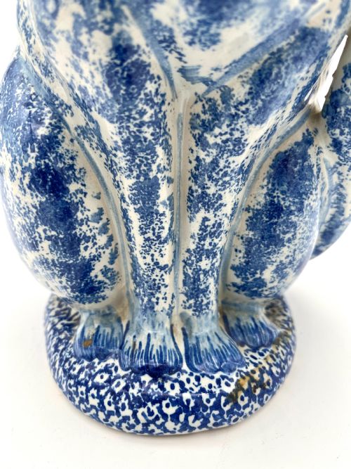 A RATHER RARE FRENCH BLUE AND WHITE FAIENCE PUZZLEJUG IN SPONGEWARE PATT - ADDITIONAL PHOTO 4