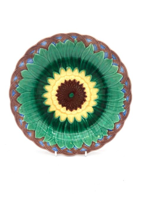 FOUR 1870 WEDGWOOD MAJOLICA SUNFLOWER DESSERT PLATES - ADDITIONAL PHOTO 1